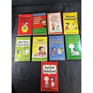 Peanuts Lot of 8 Comic Books Vintage Books